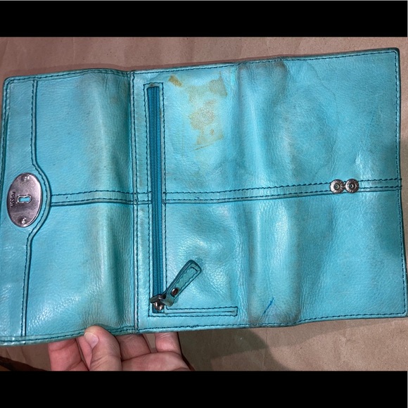 Clearance 🛍 Light blue fossil wallet. - Picture 4 of 6